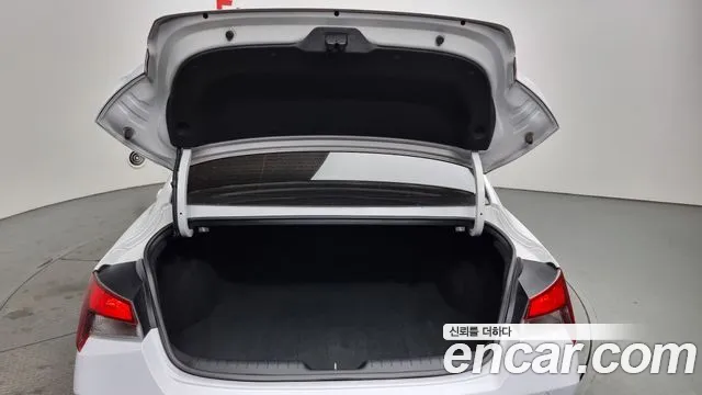 Hyundai Avante Hybrid (CN7) 2022 Белый из Кореи, фото 2