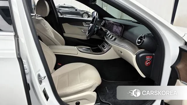 Mercedes-Benz E-Class W213 2021 Белый из Кореи, фото 2