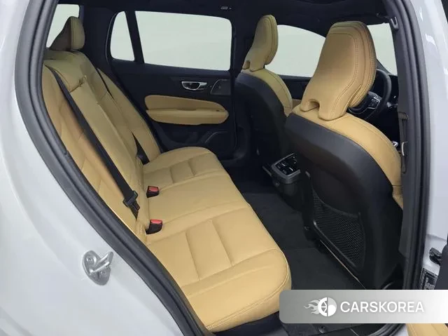 Volvo V60 Cross-Country 2nd Generation 2025 Белый из Кореи, фото 2