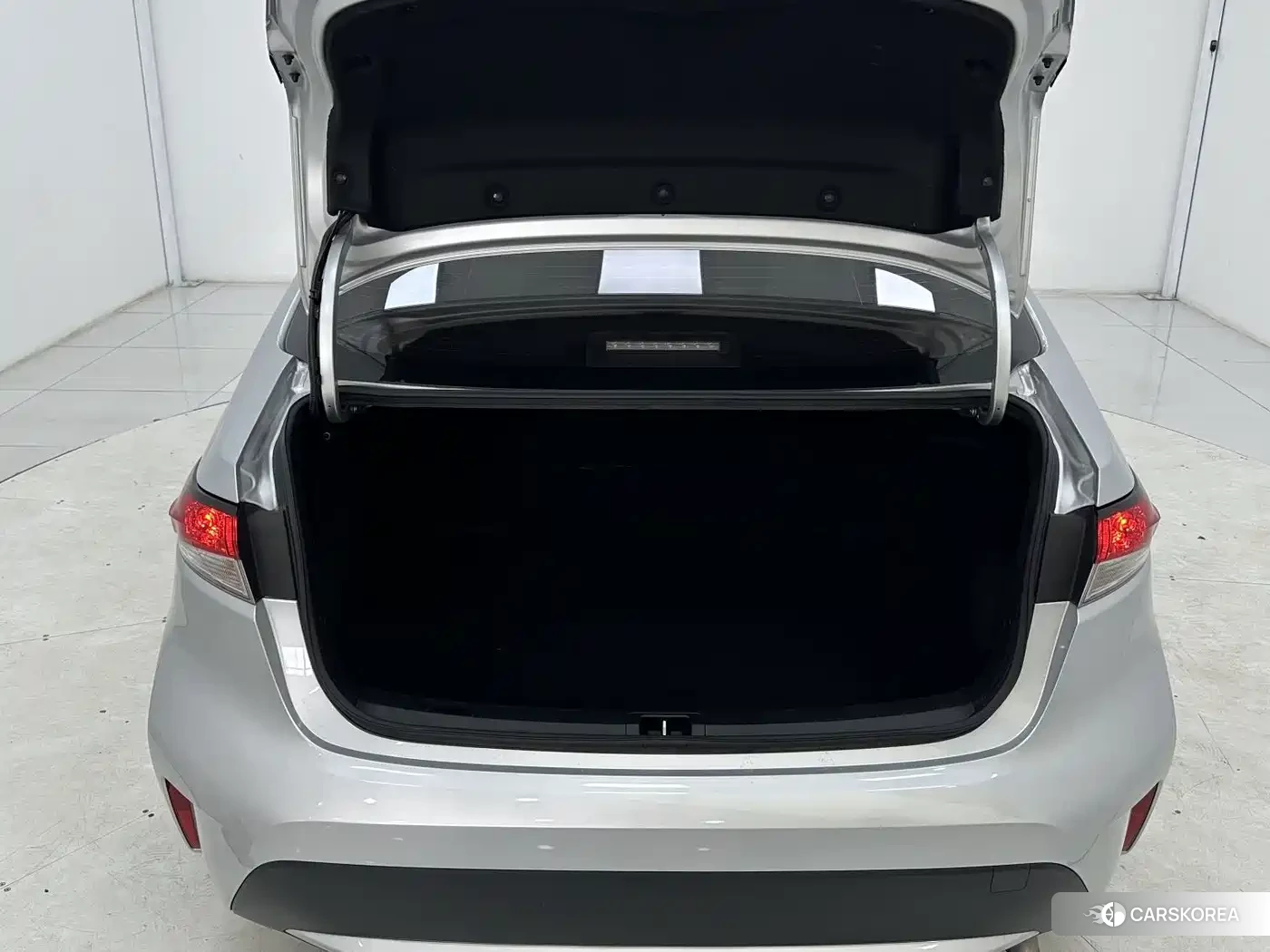 Toyota Levin 2023 Silver/gray из Китая, фото 2