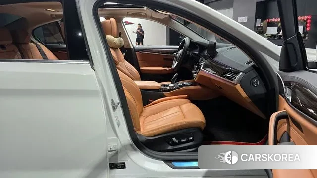 BMW 5 Series (G30) 2021 Белый из Кореи, фото 2