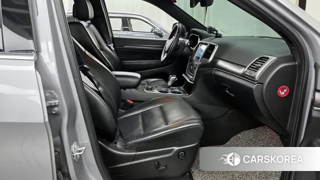 Jeep Grand Cherokee 2018 Серебряный из Кореи, фото 2