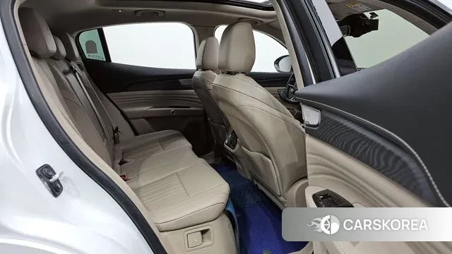 Maserati Grecale 2023 Белый из Кореи, фото 2