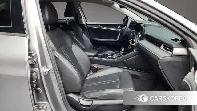 Kia K5 3rd generation 2023 Серебряный из Кореи, фото 2