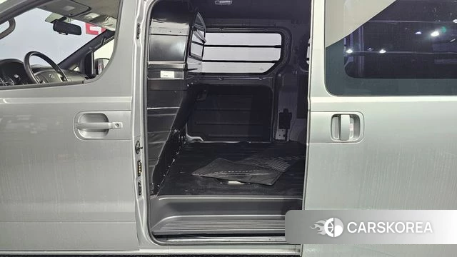 Hyundai The New Grand Starex 2019 Серебристо-серый из Кореи, фото 2