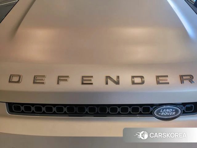 Land Rover Defender (L663) 2025 Золотой из Кореи, фото 2
