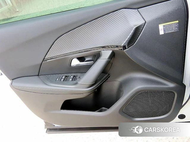 Peugeot e-2008 second generation 2023 Белый из Кореи, фото 2