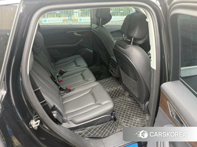 Audi Q7 2024 Черный из Китая, фото 2