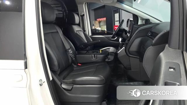 Hyundai Staria 2023 Белый из Кореи, фото 2