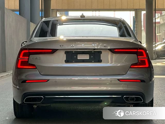 Volvo S60 2021 Темно-серый из Китая, фото 2