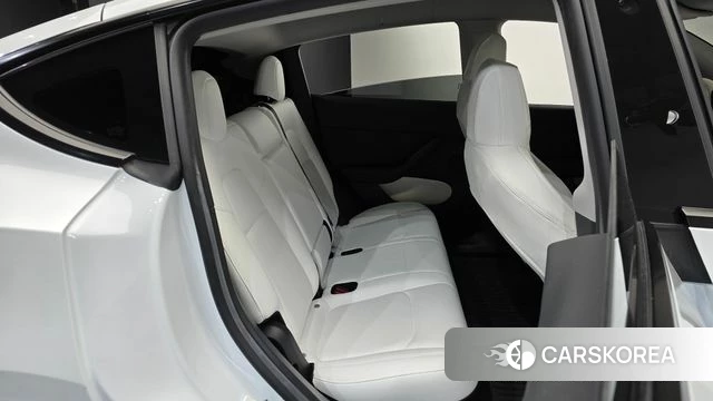 Tesla Model Y 2023 Белый из Кореи, фото 2