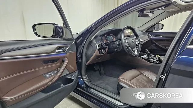 BMW 5 Series (G30) 2020 Черный из Кореи, фото 2