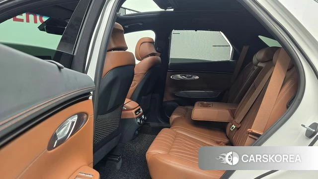 Genesis GV70 2023 Белый из Кореи, фото 2
