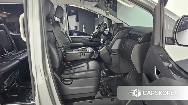 Hyundai Staria 2022 Серебряный из Кореи, фото 2