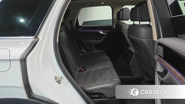 Volkswagen Touareg 3rd generation 2021 Белый из Кореи, фото 2