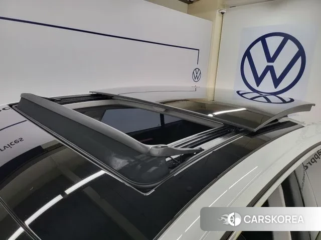 Volkswagen Arteon 2023 Белый из Кореи, фото 2