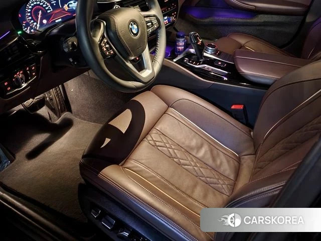 BMW 5 Series (G30) 2018 Черный из Кореи, фото 2