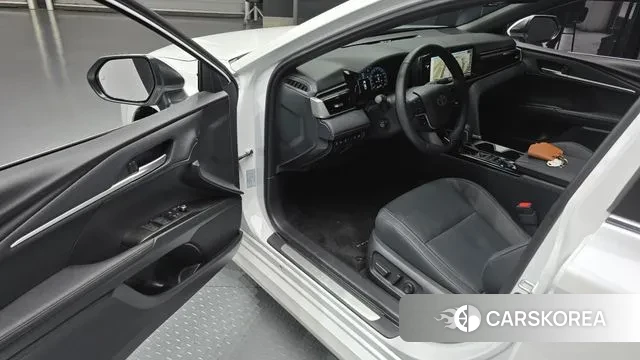 Toyota Camry (XV80) 2025 Белый из Кореи, фото 2