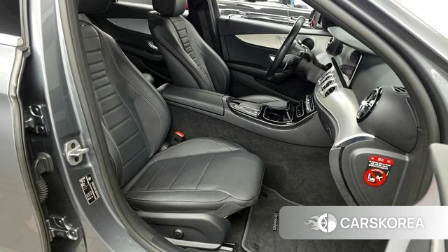 Mercedes-Benz E-Class W213 2021 Серебристо-серый из Кореи, фото 2