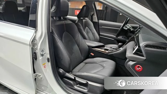 Toyota Camry (XV70) 2018 Белый из Кореи, фото 2