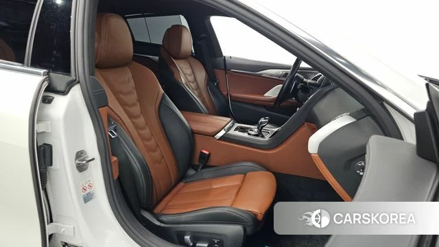 BMW 8 Series (G15) 2021 Белый из Кореи, фото 2