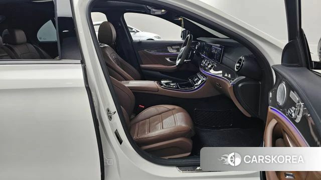 Mercedes-Benz E-Class W213 2019 Белый из Кореи, фото 2