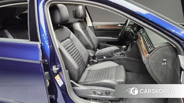 Volkswagen Passat GT (B8) 2018 Синий из Кореи, фото 2