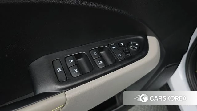 Hyundai Venue 2023 Белый из Кореи, фото 2