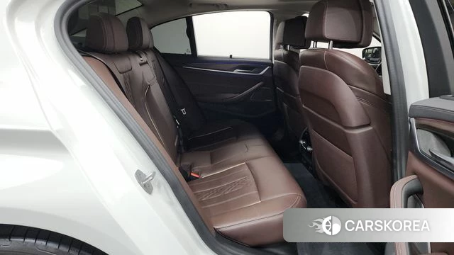 BMW 5 Series (G30) 2022 Белый из Кореи, фото 2