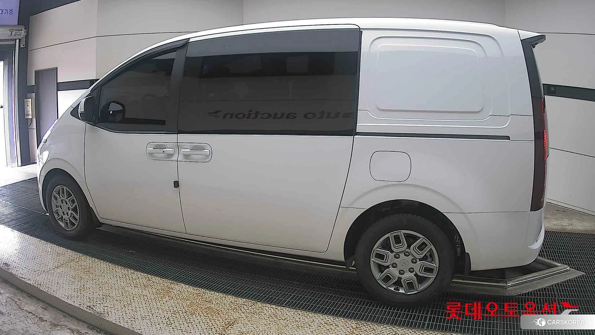 Hyundai Staria 2022 Белый из Кореи, фото 2