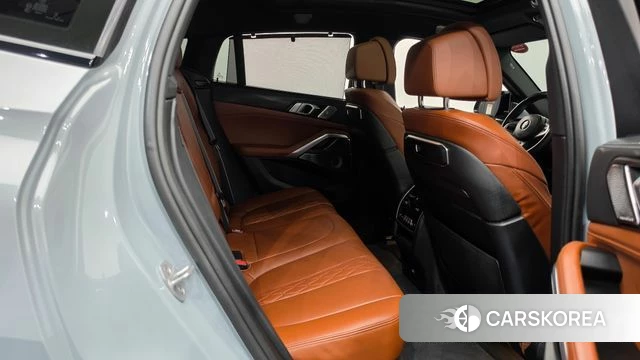 BMW X6 (G06) 2024 Светло-серебряный цвет из Кореи, фото 2