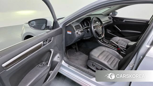 Volkswagen The New Passat 2018 Серебряный из Кореи, фото 2