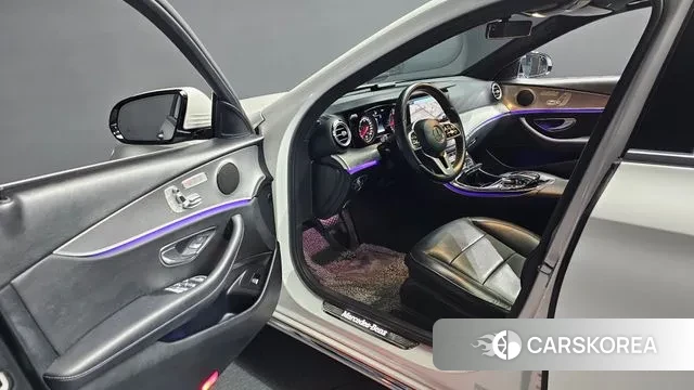 Mercedes-Benz E-Class W213 2018 Белый из Кореи, фото 2