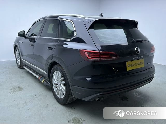 Volkswagen Touareg 2021 Черный из Китая, фото 2