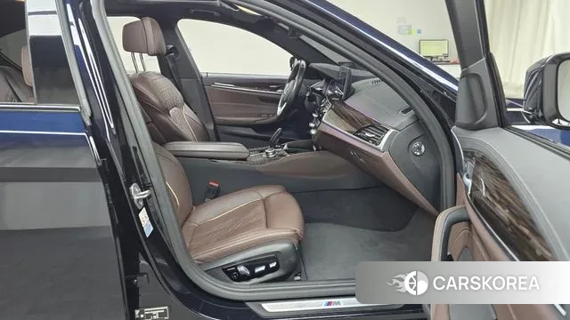 BMW 5 Series (G30) 2022 Черный из Кореи, фото 2