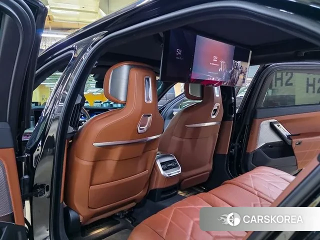 BMW 7 Series (G70) 2022 Черный из Кореи, фото 2