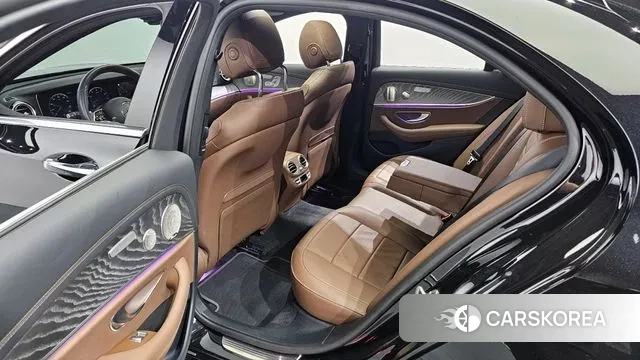 Mercedes-Benz E-Class W213 2021 Черный из Кореи, фото 2