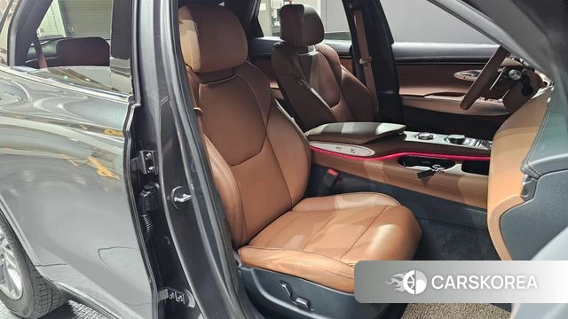 Genesis GV70 2023 Серый из Кореи, фото 2