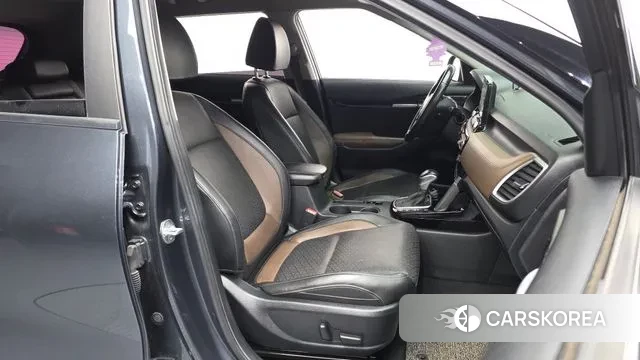 Kia Seltos 2021 Серый из Кореи, фото 2