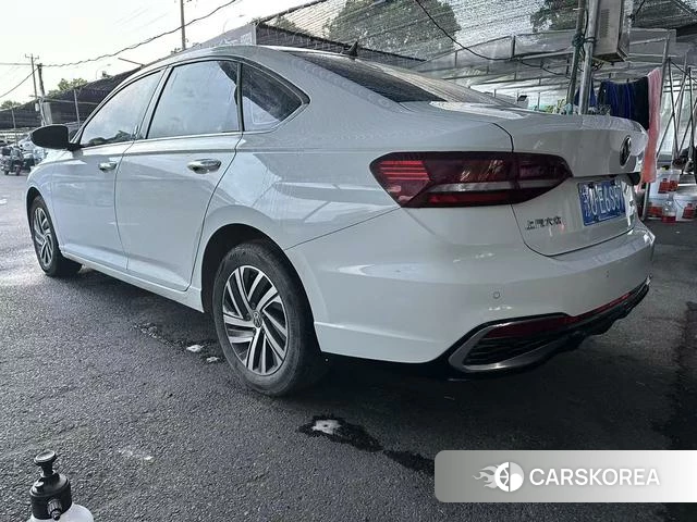 Volkswagen Lavida 2023 Белый из Китая, фото 2