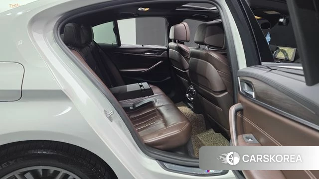 BMW 5 Series (G30) 2018 Белый из Кореи, фото 2