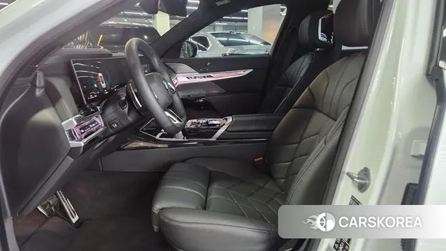 BMW 7 Series (G70) 2025 Белый из Кореи, фото 2