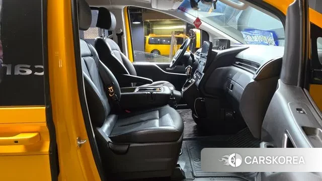 Hyundai Staria 2022 Желтый из Кореи, фото 2