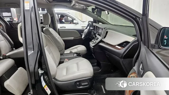 Toyota Sienna 2018 Черный из Кореи, фото 2