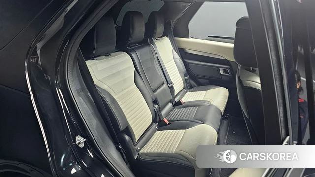 Land Rover Discovery 5 2023 Черный из Кореи, фото 2