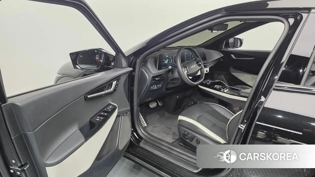 Kia EV6 2023 Черный из Кореи, фото 2