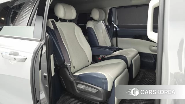 Kia The New Carnival 4th Generation 2025 Серебристо-серый из Кореи, фото 2