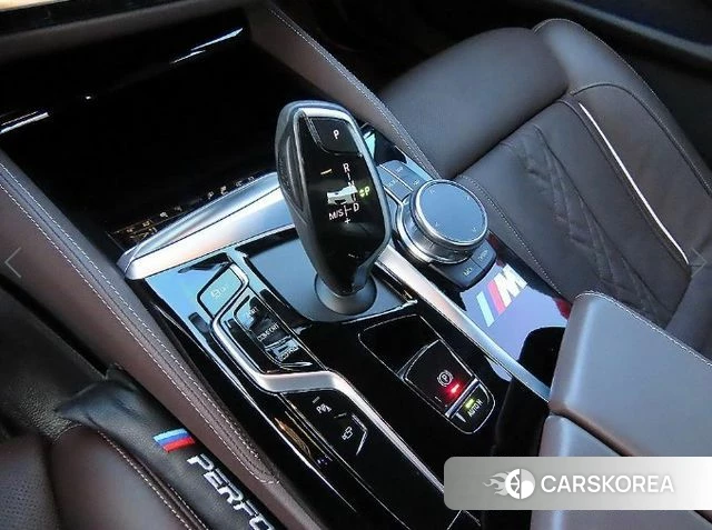 BMW 5 Series (G30) 2023 Черный из Кореи, фото 2