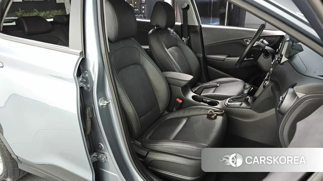 Hyundai Kona 2018 Светло-серебряный цвет из Кореи, фото 2