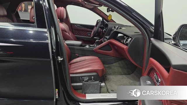 Bentley Bentayga 2023 Черный из Кореи, фото 2